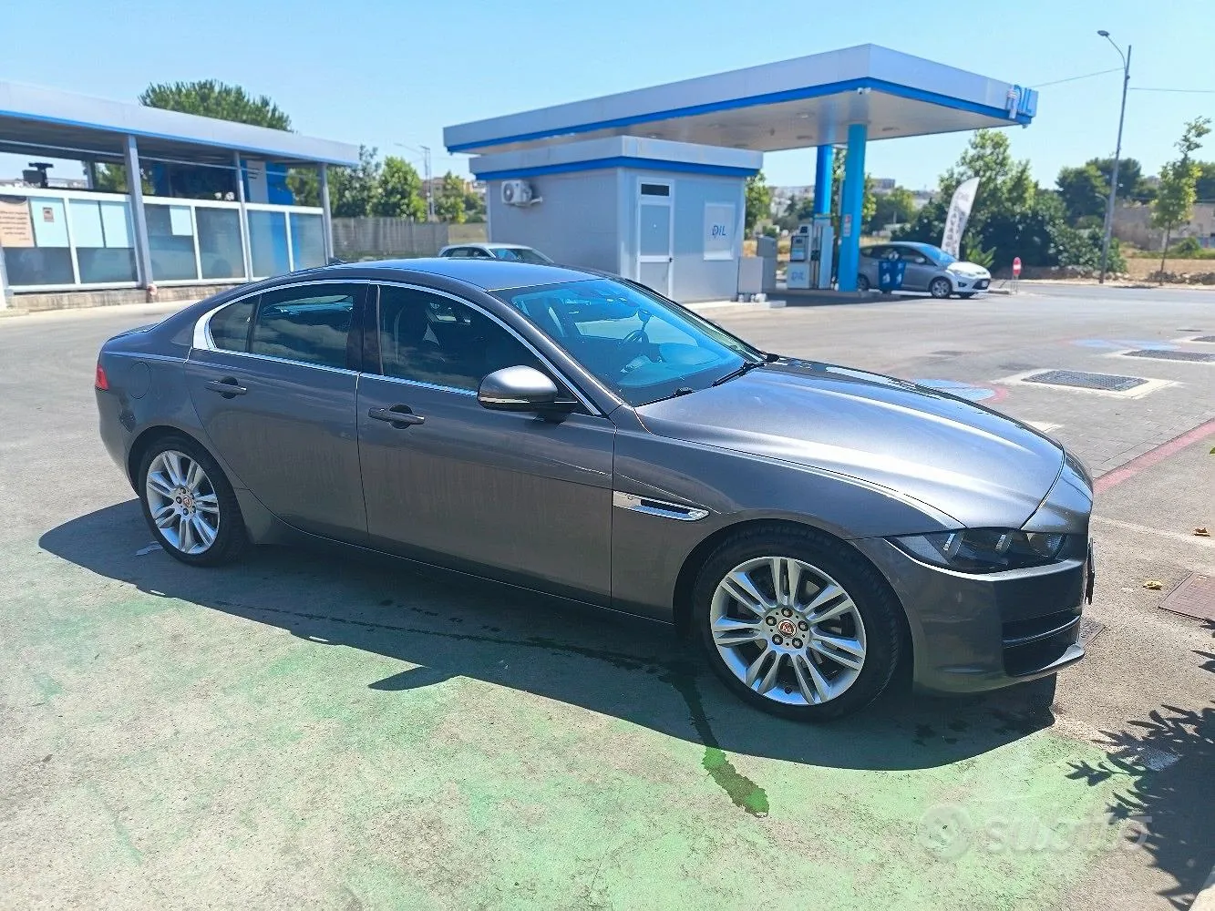 Jaguar Xe 2015 photo 2