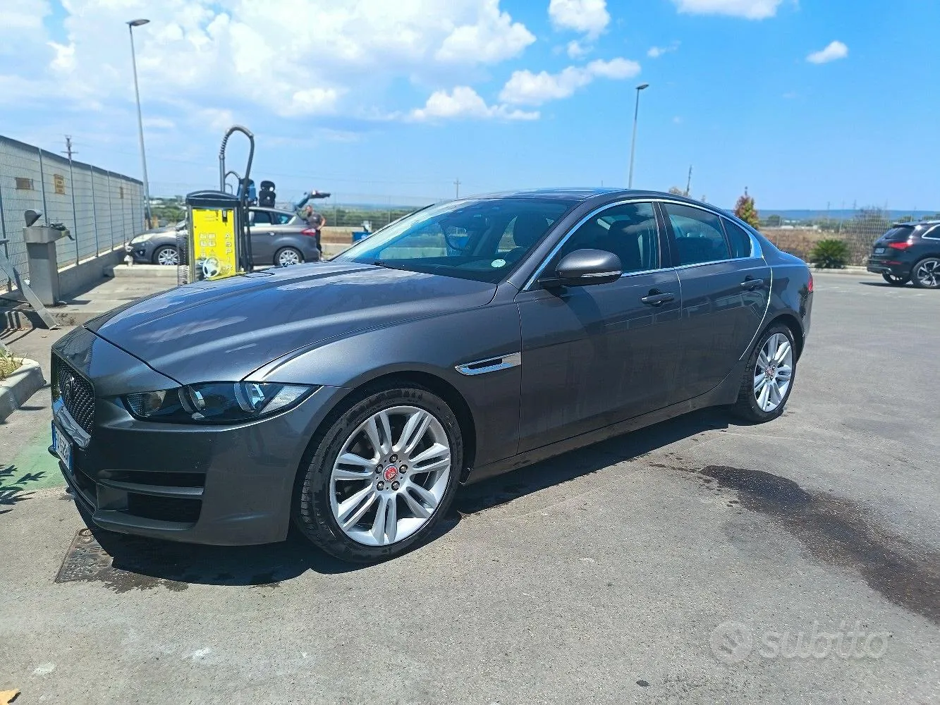 Jaguar Xe 2015 photo 3
