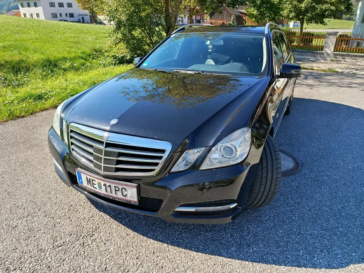 Mercedes-Benz E-Class 2011 photo 2