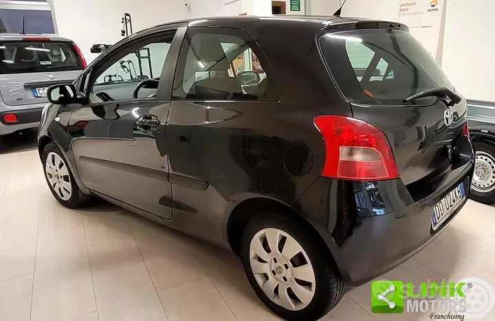 Toyota Yaris 2007 photo 2