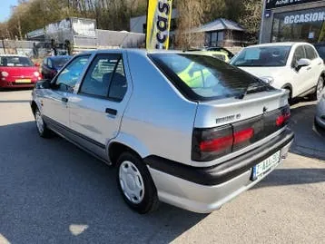 Renault R19