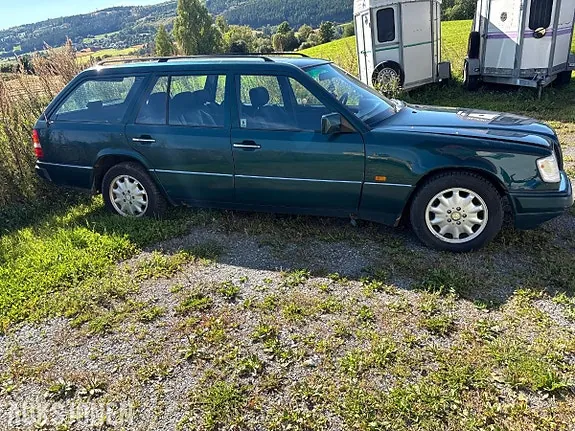 Mercedes-Benz E-Class 1995 photo 3