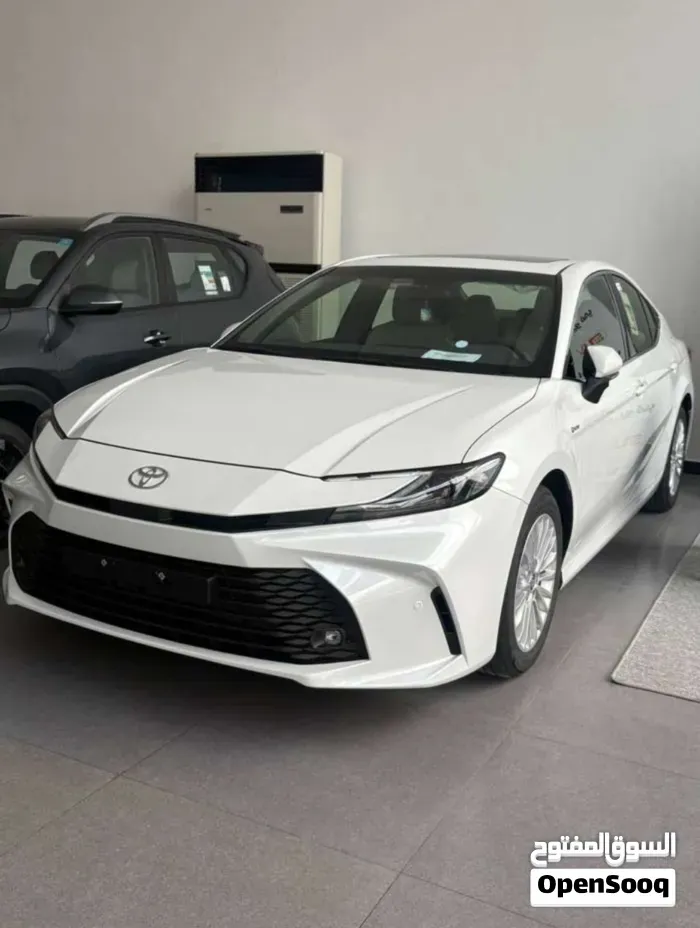 Toyota Camry 2025 photo 2