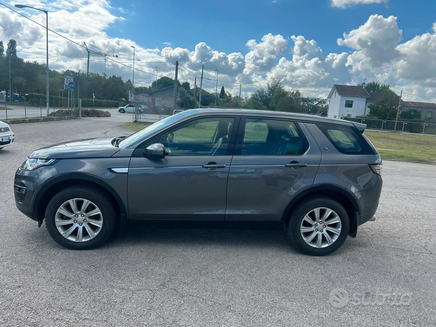 Land Rover Discovery Sport 2016 photo 2