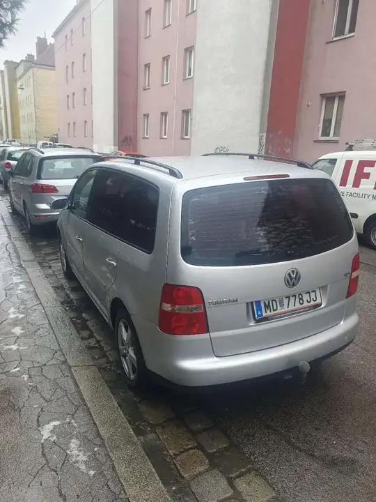 Volkswagen Touran 2003 photo 2