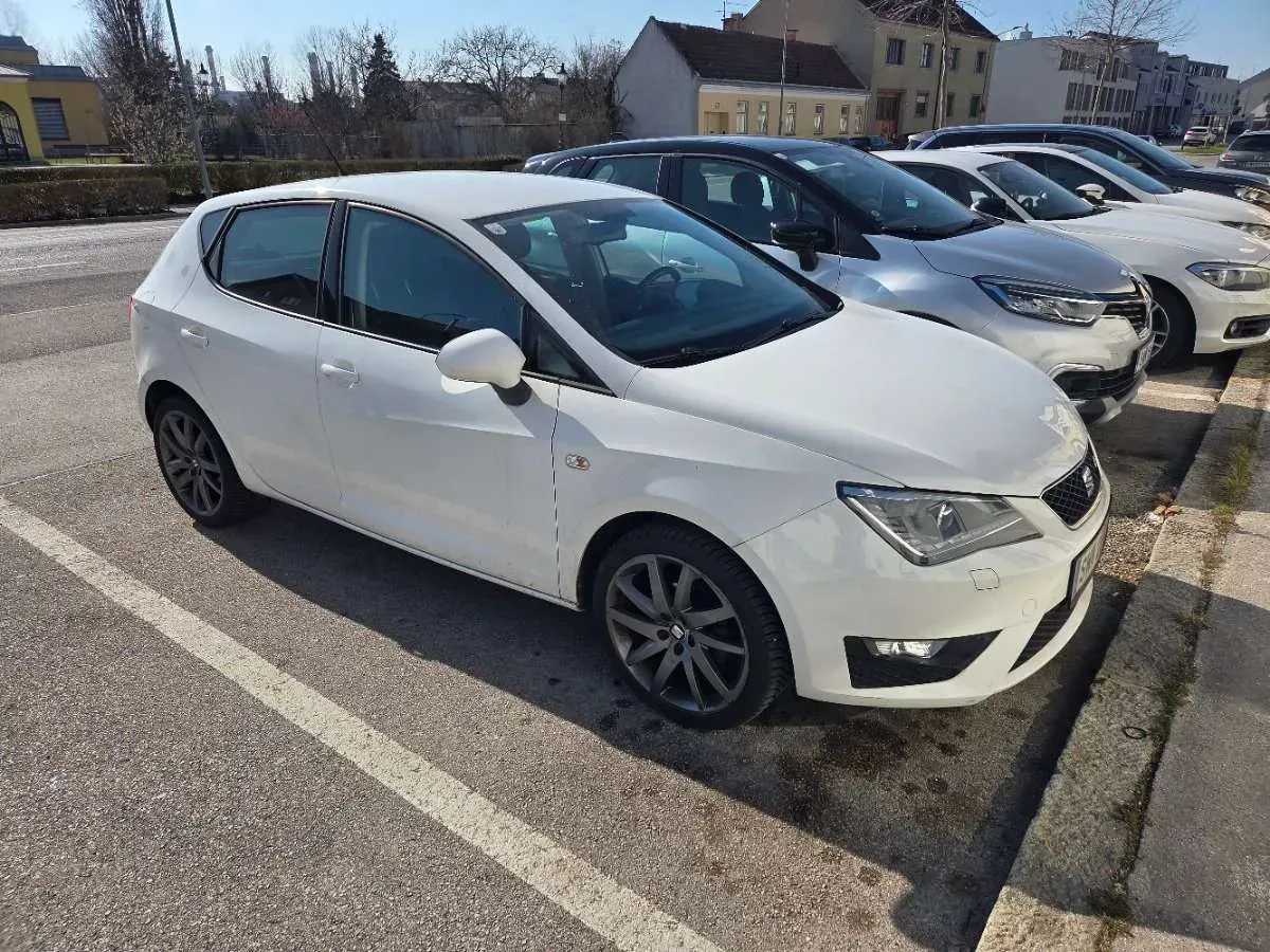 Seat Ibiza 2015 photo 2