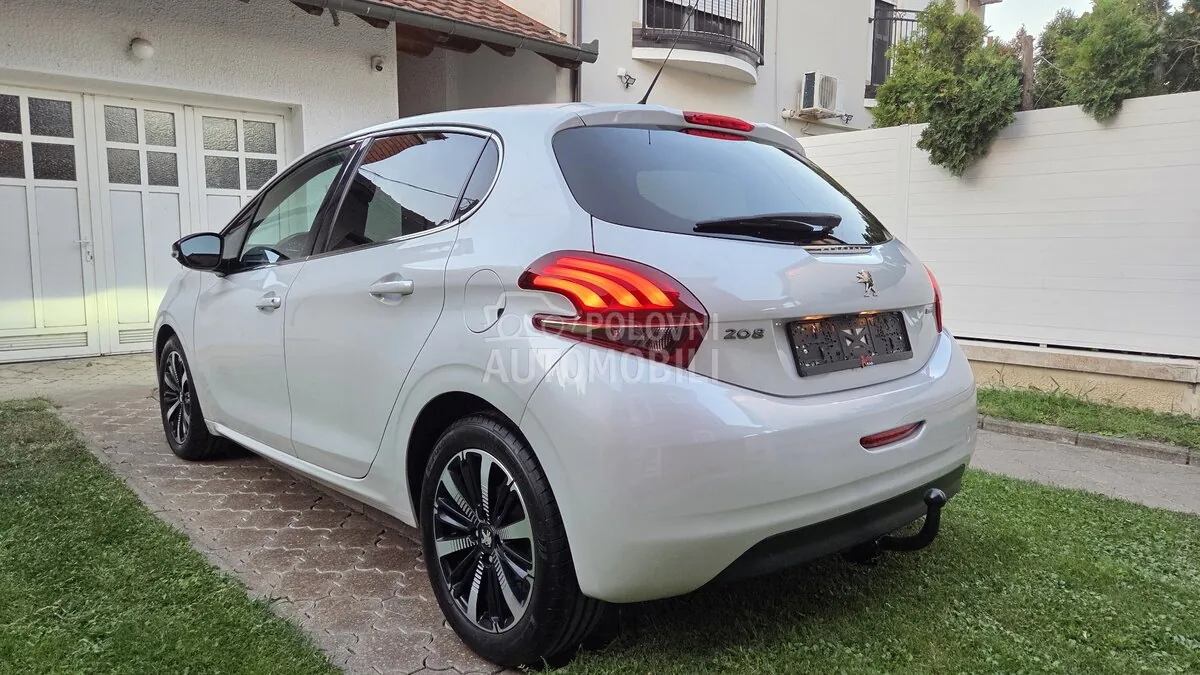 Peugeot 208 2015 photo 5