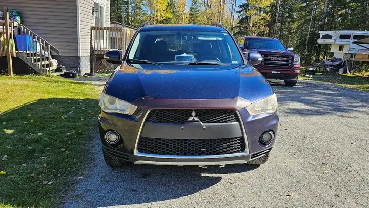 Mitsubishi Outlander 2011 photo 2
