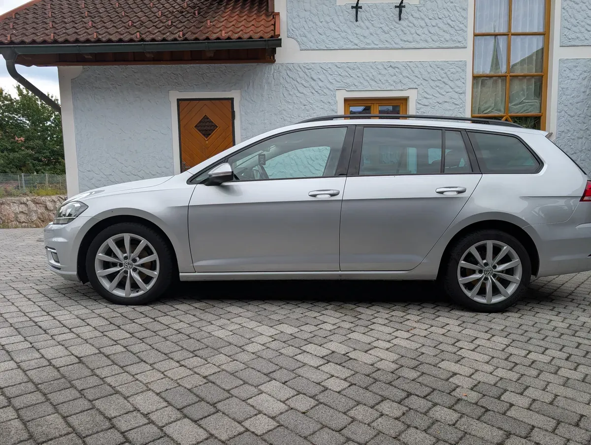Volkswagen Golf 2019 photo 2