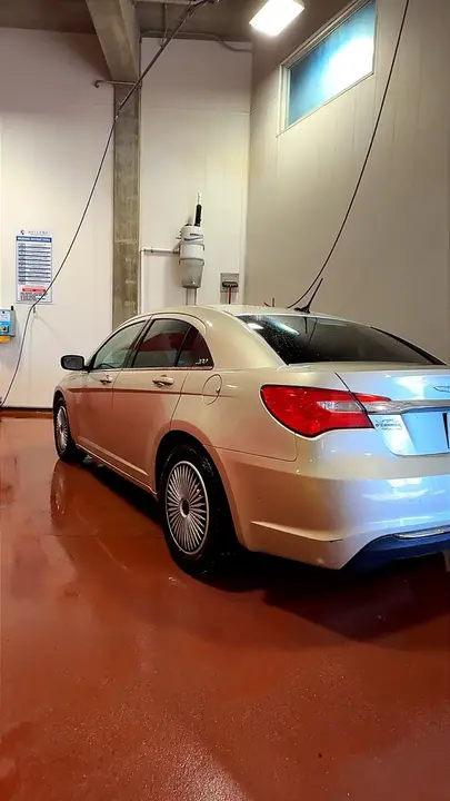 Chrysler 200