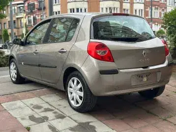 Renault Clio 2009 photo 3