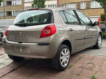 Renault Clio 2009 photo 4