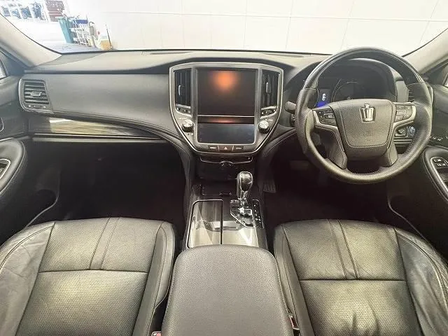Toyota Crown Athlete Hybrid 2013 photo 2