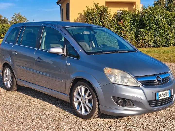 Opel Zafira 2010 photo 3