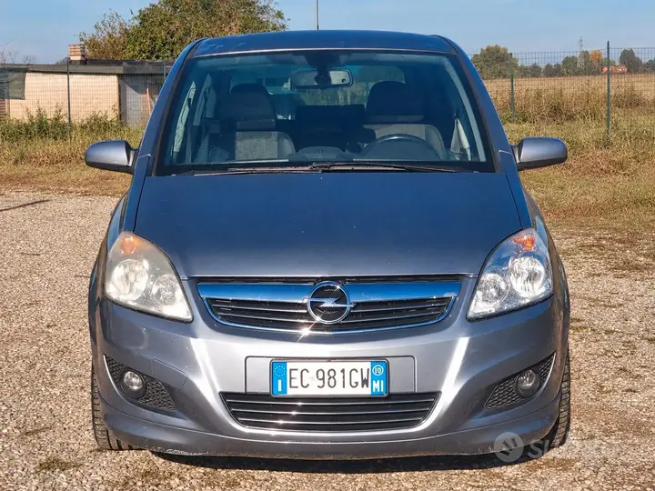 Opel Zafira 2010 photo 2