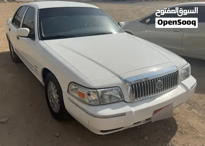 Mercury Grand Marquis 2010 photo 2