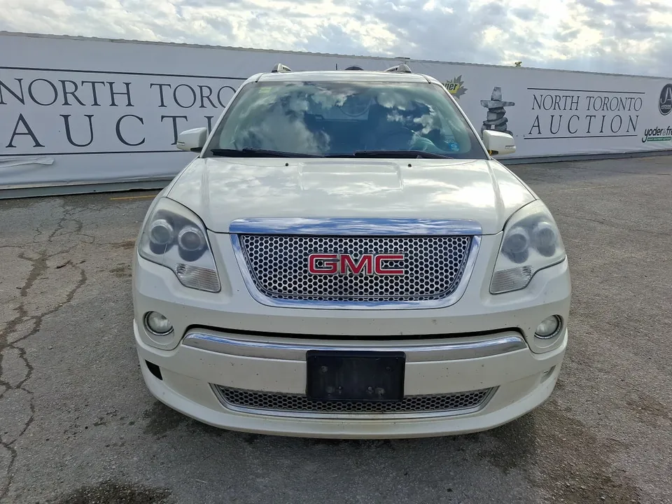 GMC Acadia 2011 photo 2