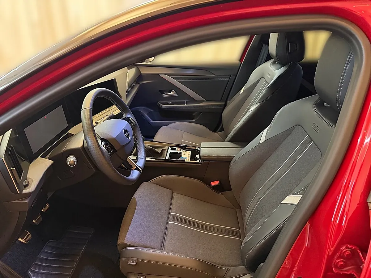Opel Astra 2023 photo 2