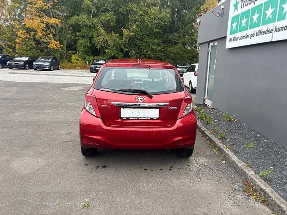 Toyota Yaris 2012 photo 4
