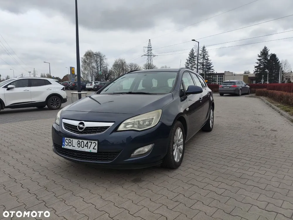 Opel Astra 2011 photo 2