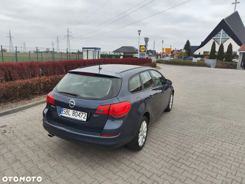 Opel Astra 2011 photo 4