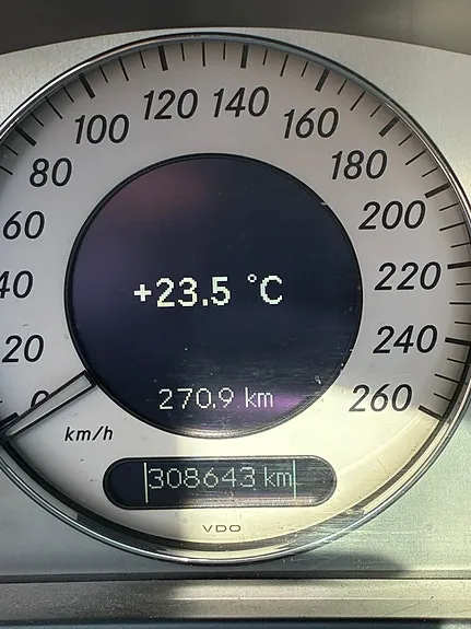 Mercedes-Benz E270 2004 photo 3