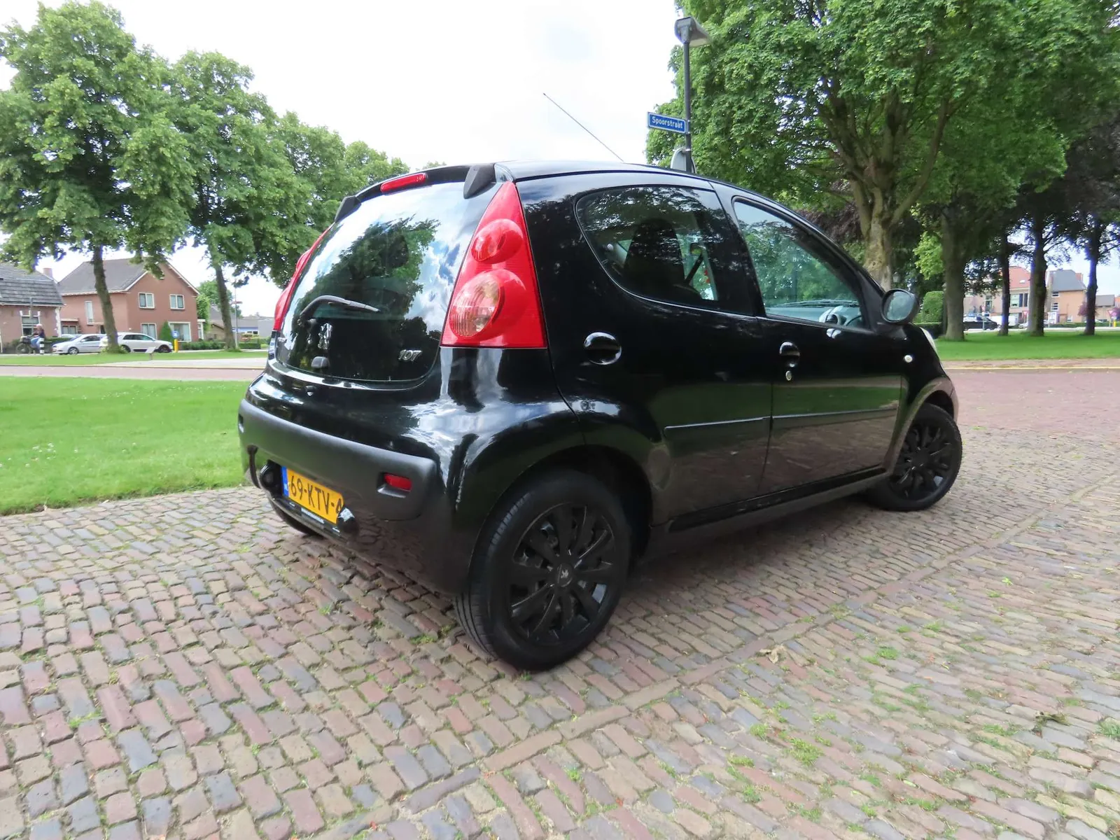 Peugeot 107 2010 photo 2