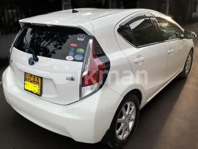 Toyota Aqua 2013 photo 2