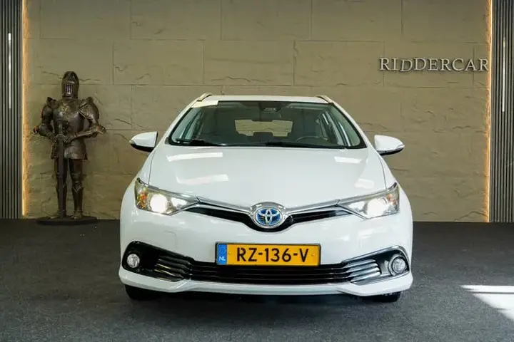 Toyota Auris 2017 photo 2