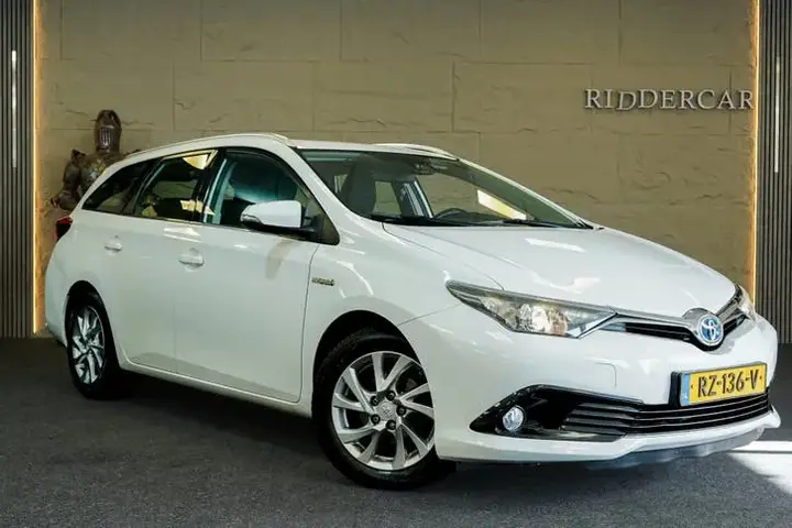 Toyota Auris 2017 photo 3