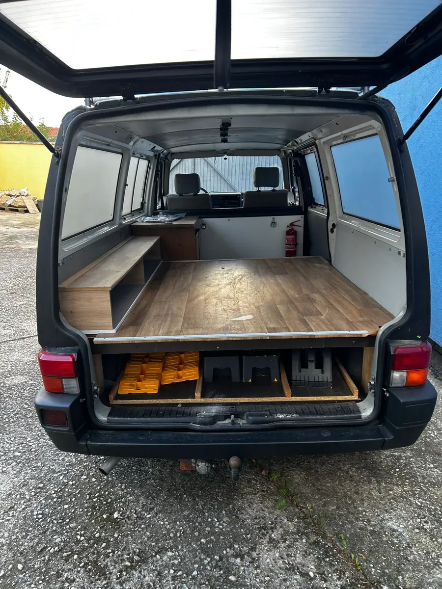 Volkswagen T4 1993 photo 3