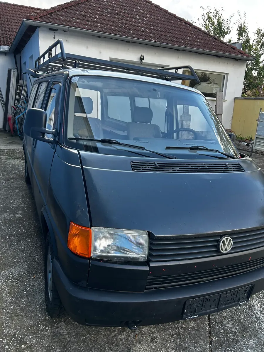 Volkswagen T4 1993 photo 2