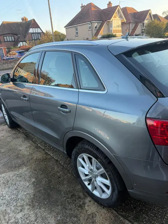 Audi Q3 2012 photo 2