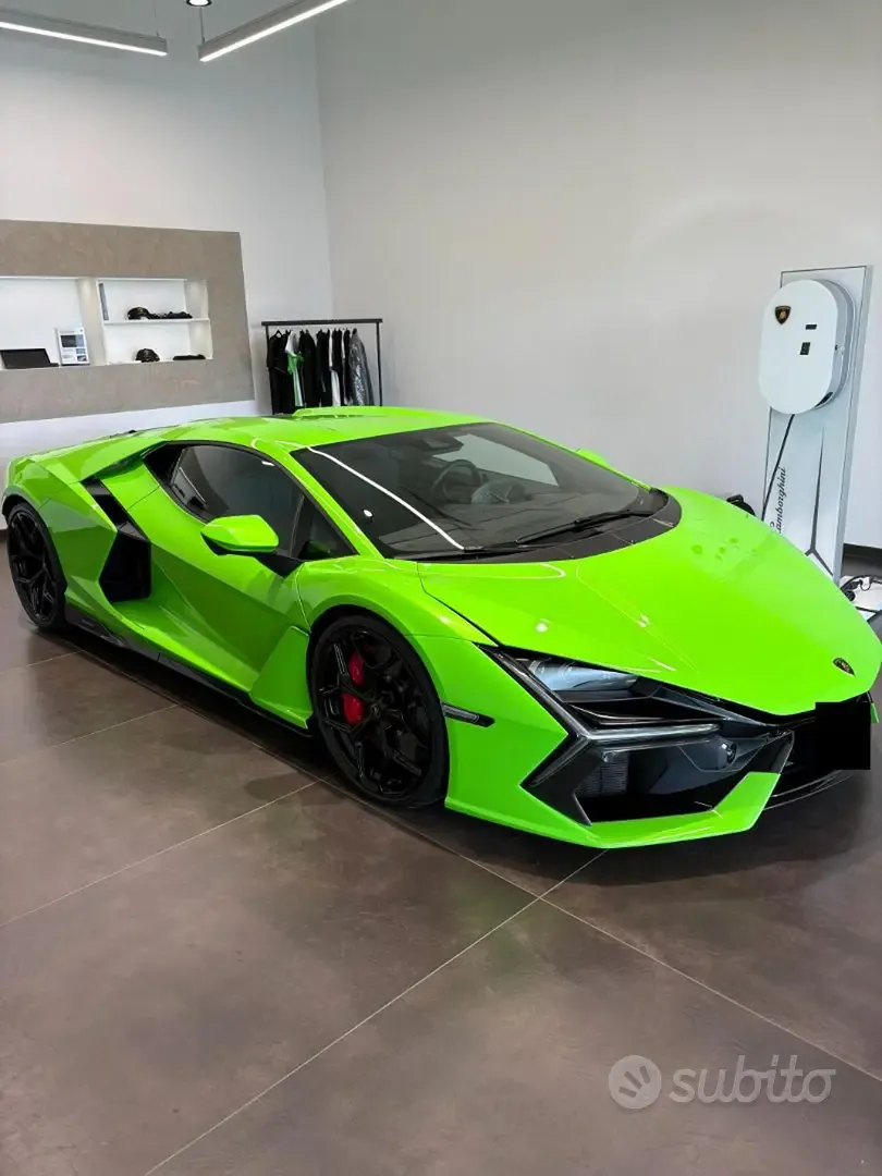 Lamborghini Revuelto