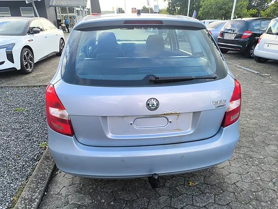 Skoda Fabia 2010 photo 4