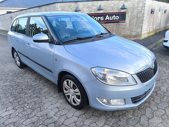 Skoda Fabia 2010 photo 2
