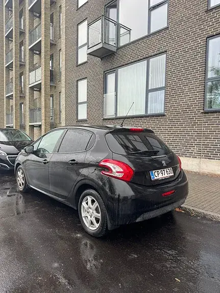 Peugeot 208 2012 photo 2