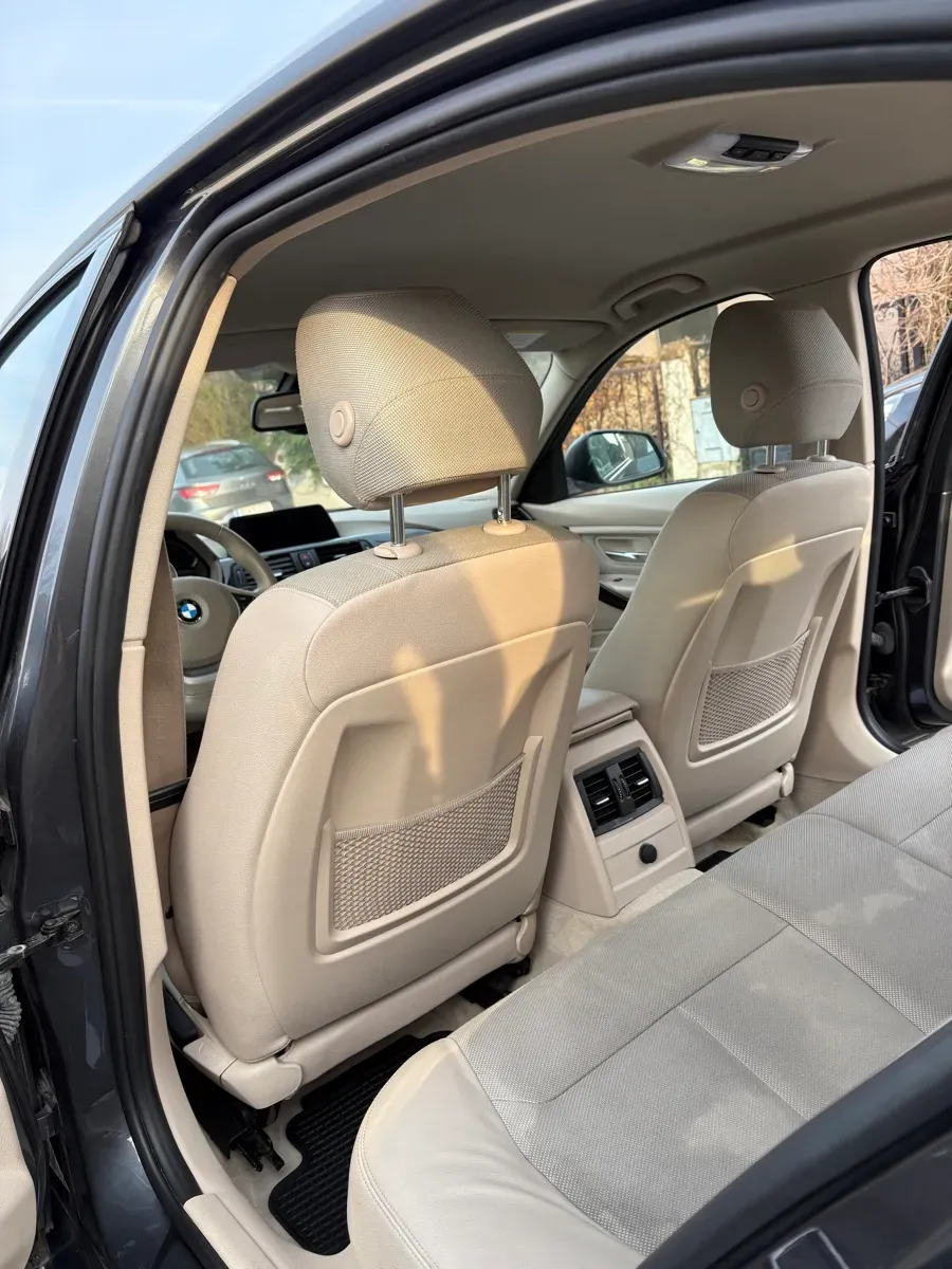 BMW 3 Series 2012 photo 2