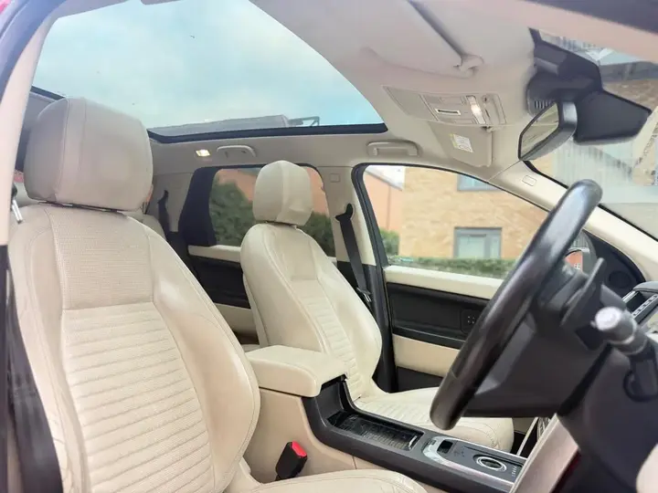 Land Rover Discovery Sport 2016 photo 3