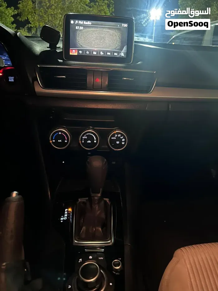 Mazda 3 2015 photo 3