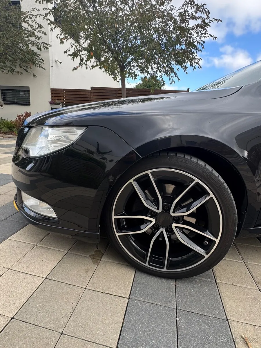 Skoda Superb photo 2