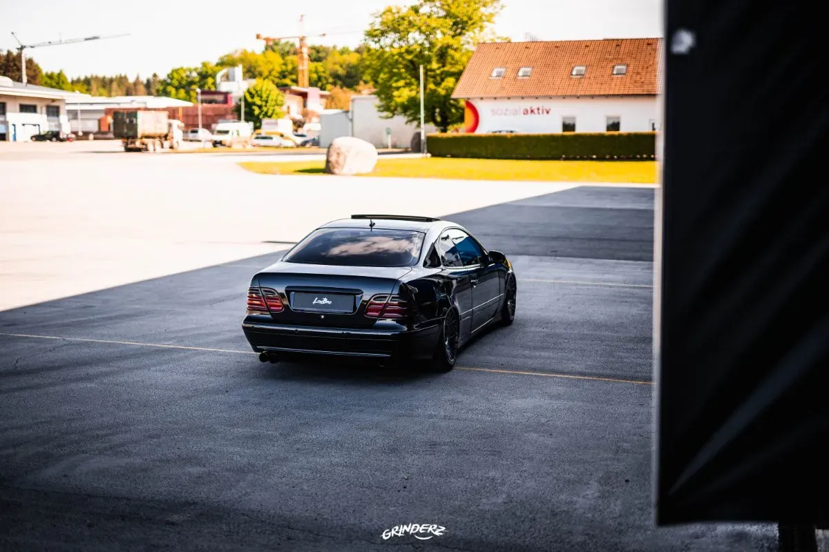 Mercedes-Benz Clk-Class 2001 photo 2