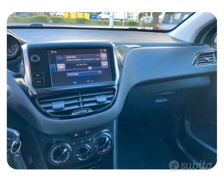 Peugeot 208 2016 photo 3