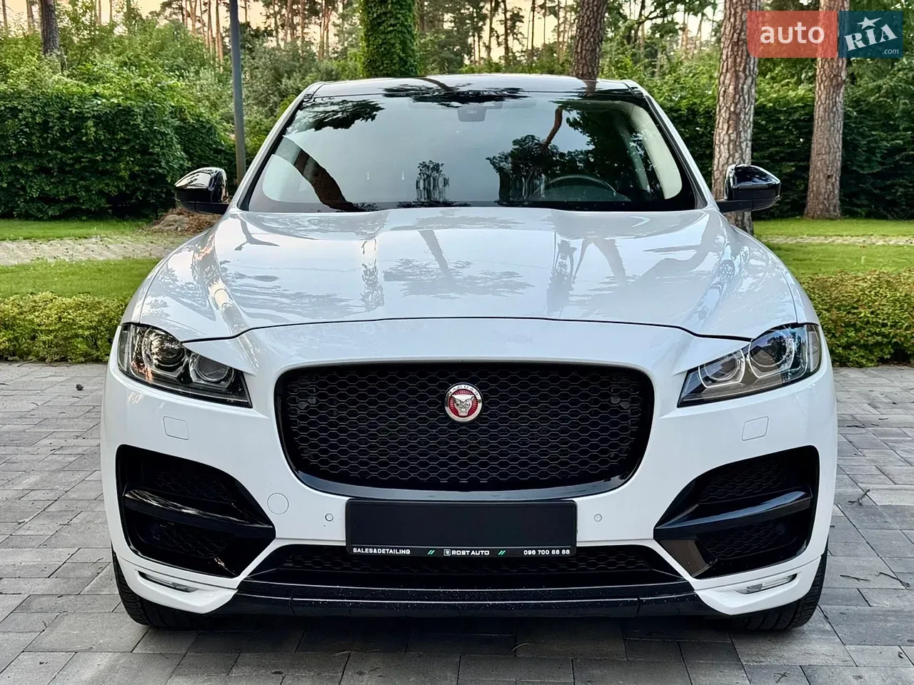 Jaguar F-Pace 2019 photo 2