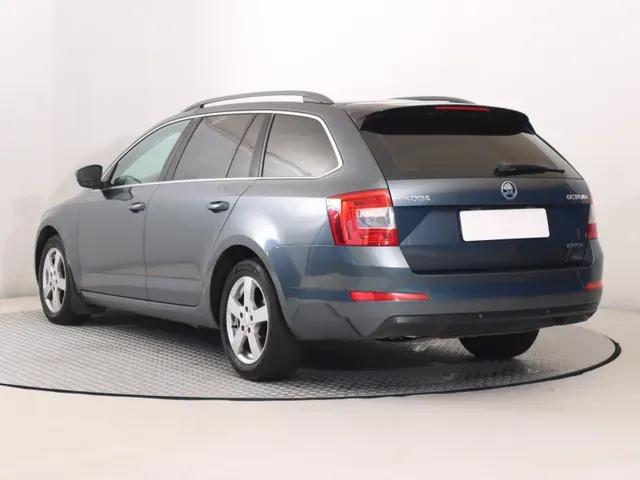 Skoda Octavia Combi 2015 photo 3