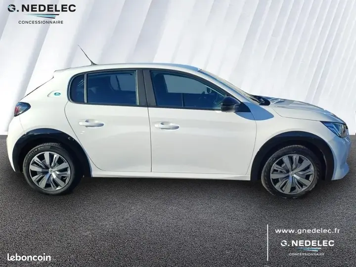 Peugeot 208 2023 photo 4