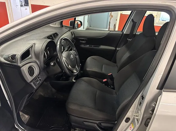 Toyota Yaris 2012 photo 5