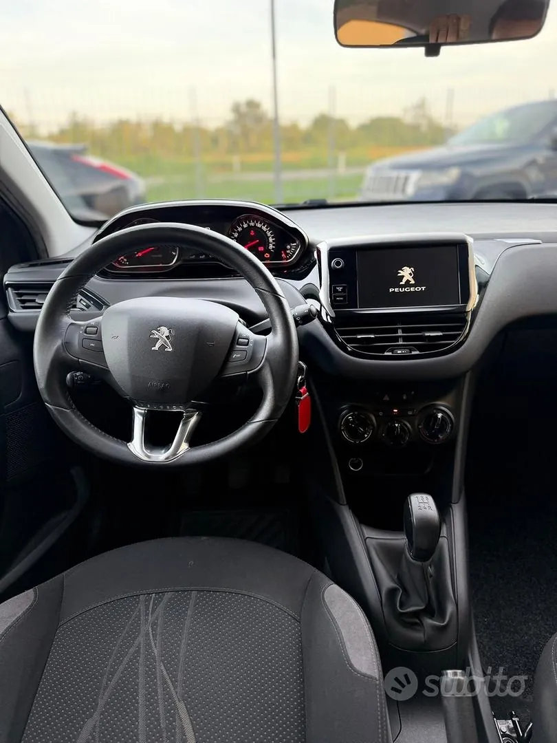 Peugeot 208 2013 photo 3
