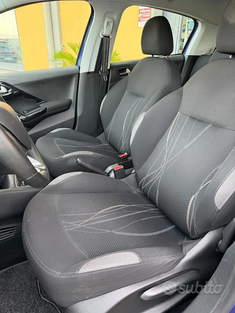 Peugeot 208 2013 photo 5