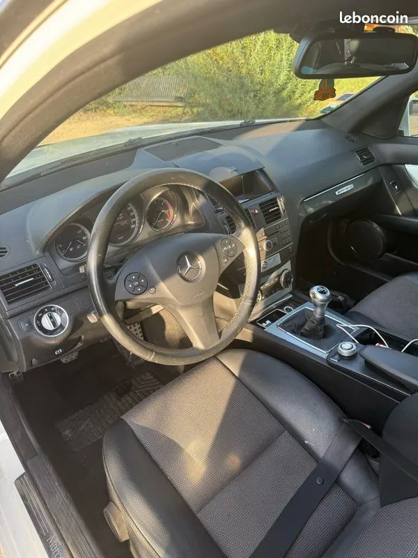 Mercedes-Benz C-Class 2010 photo 3